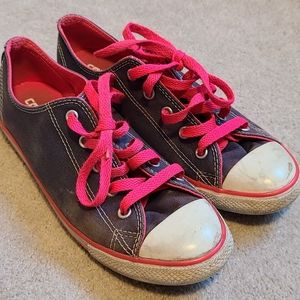 Purple with Pink accents dainty converse Size 8 US
